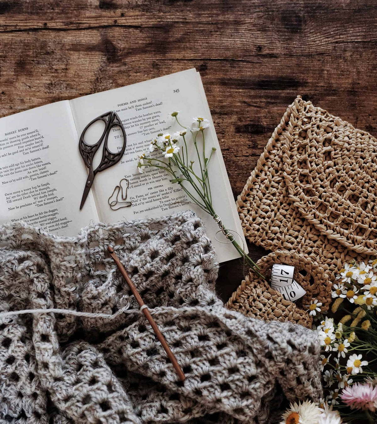 Raffia crochet clutch in natural straw color with bamboo handles - Sunrise Clutch pattern by Darling Jadore