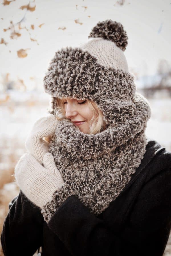 Tundra Set knitted accessories in cream faux fur yarn with chunky texture by Darling Jadore
