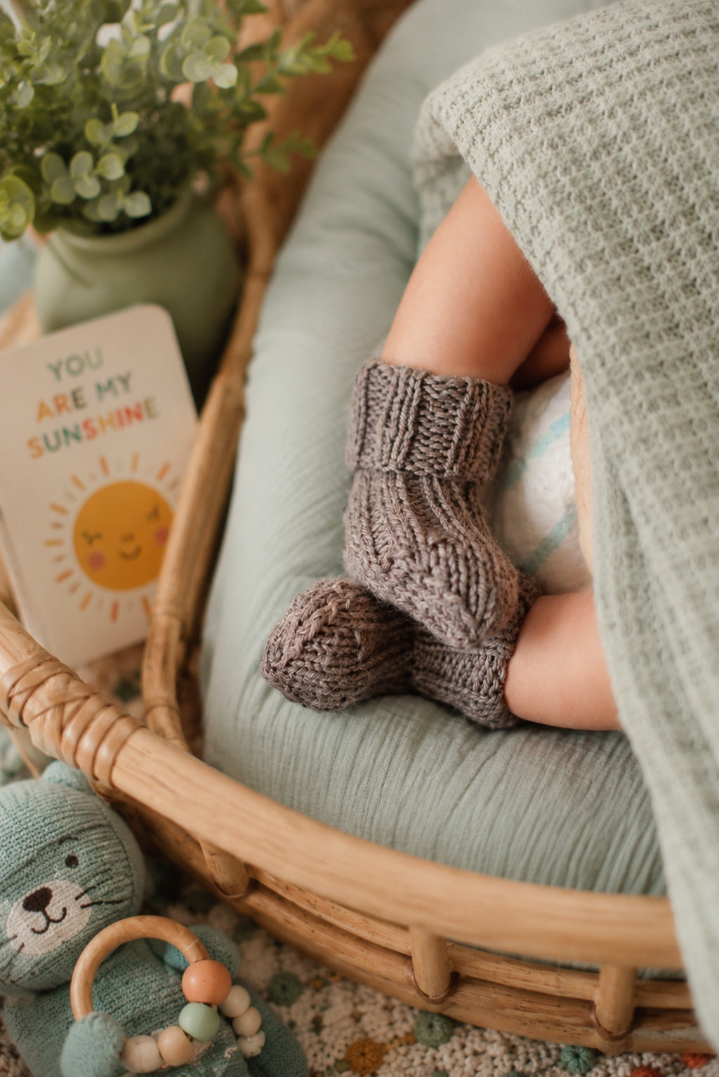 newborn socks knitting pattern darlingjadore