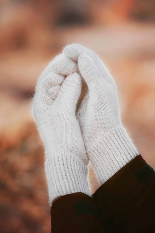 Classic hand knit gloves in cream wool - timeless gloves knitting pattern by Darling Jadore