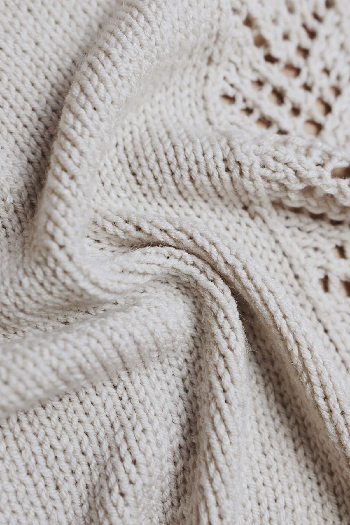 Close-up of wheat lace column detail on knitted tea towel pattern