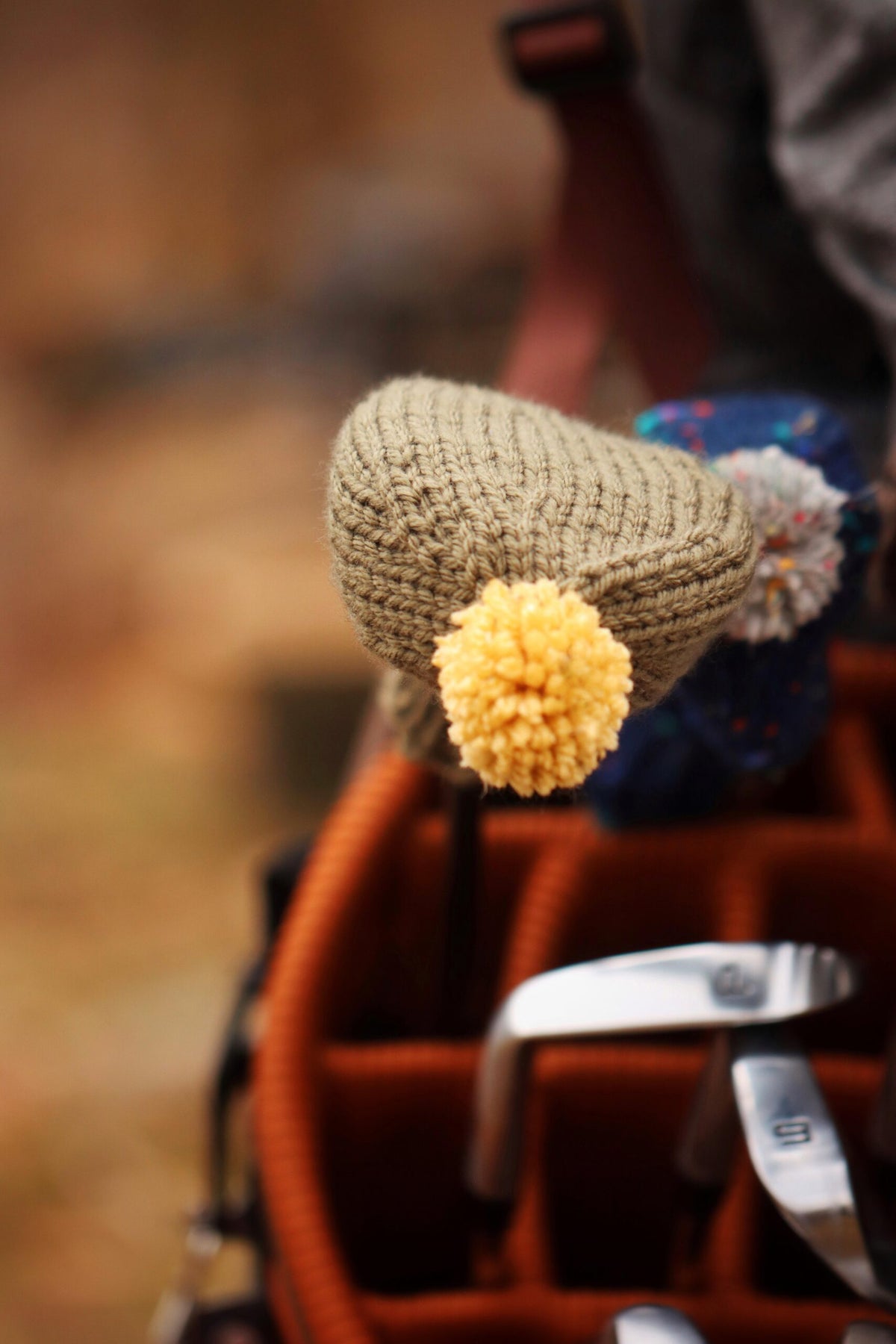 golf club cover knitting pattern, golf head cover retro pom pom golf club cover