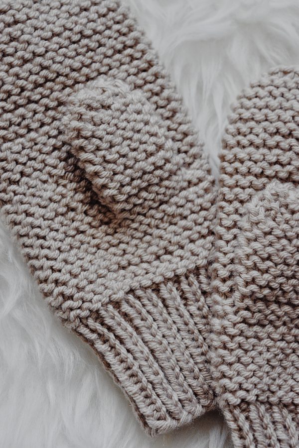 Easy knit mittens in neutral cream yarn - classic winter accessory knitting pattern