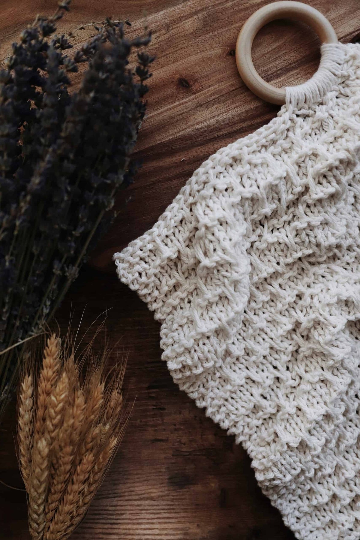 Modern kitchen hand towel knitting pattern with optical illusion texture