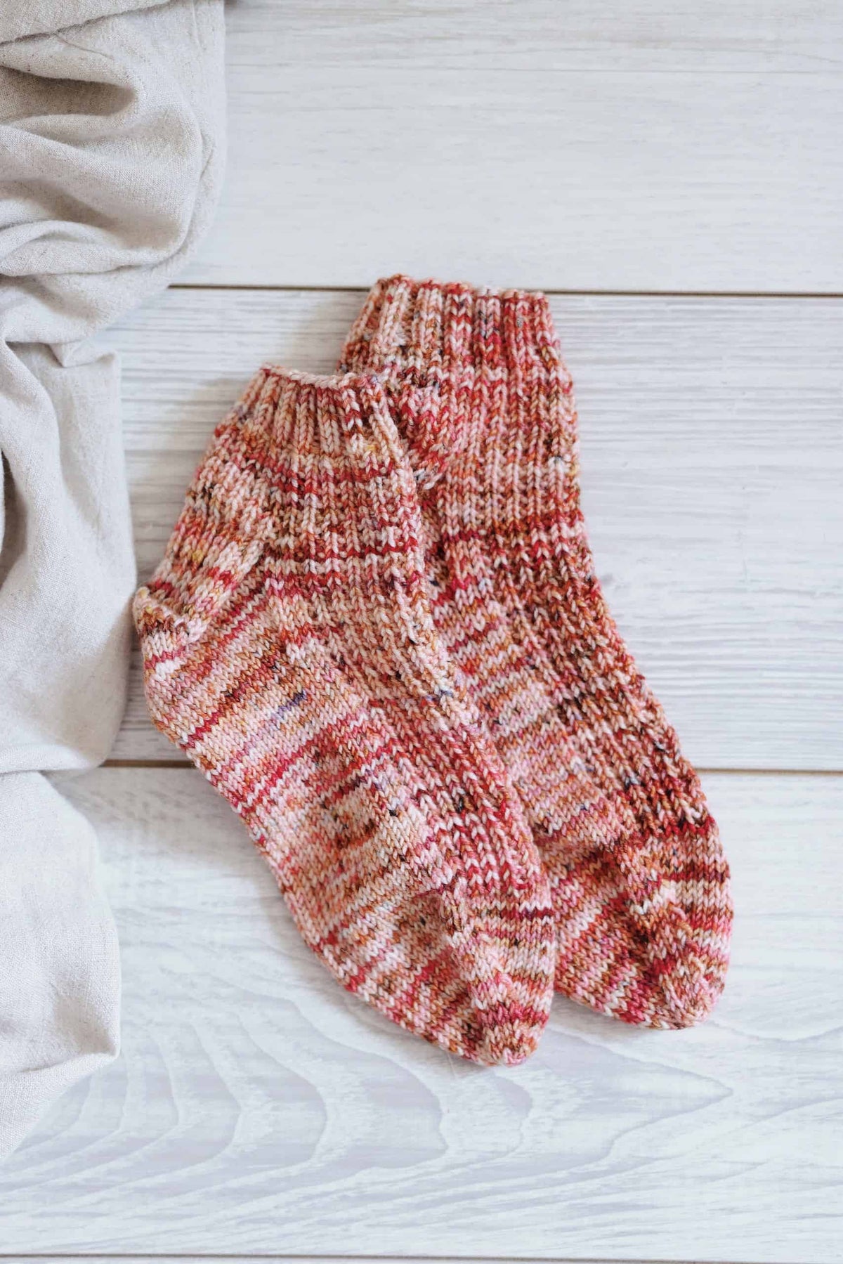 Beginner-friendly ankle socks knitting pattern with sturdy heel construction