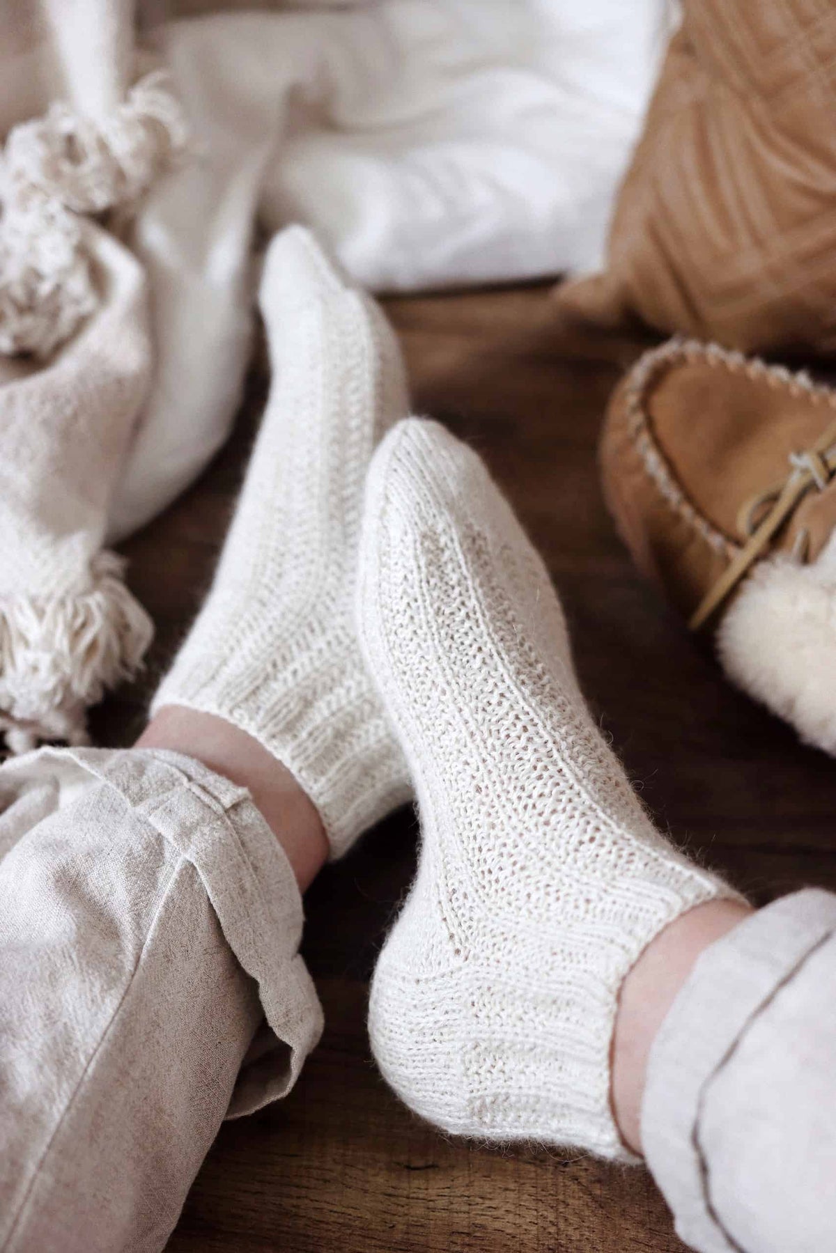 Classic textured ankle socks knitting pattern for women easy beginner level