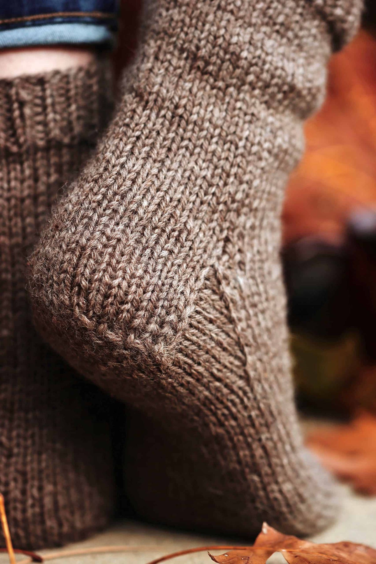 Easy beginner socks knitting pattern in cream worsted yarn