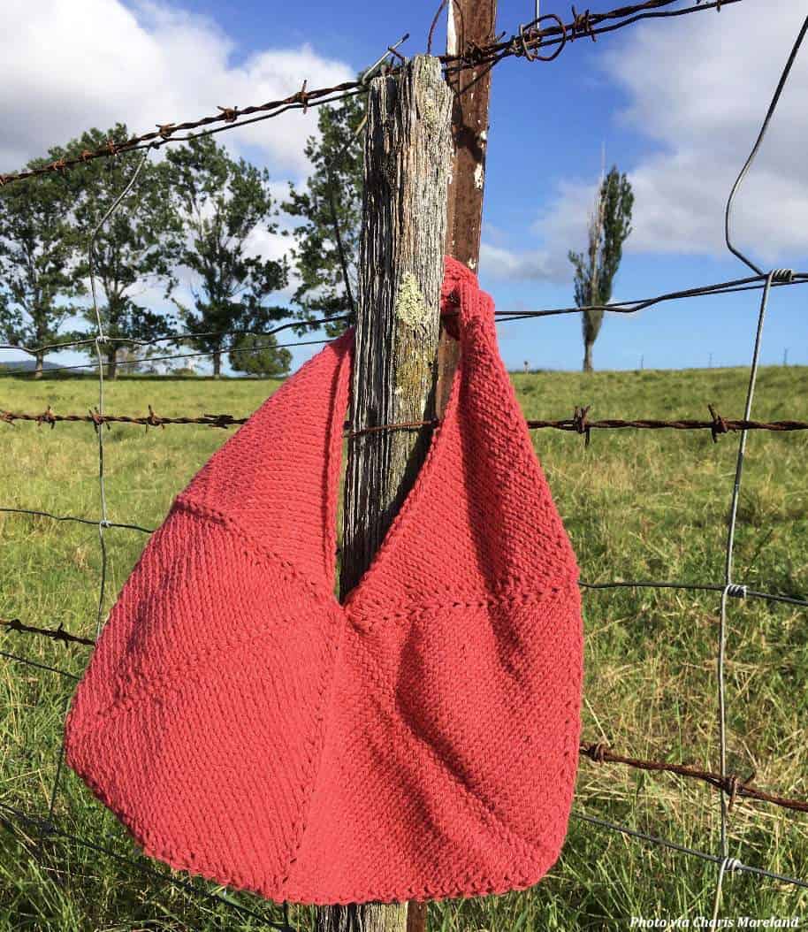Bento bag knitting pattern styled with minimalist aesthetic and neutral tones