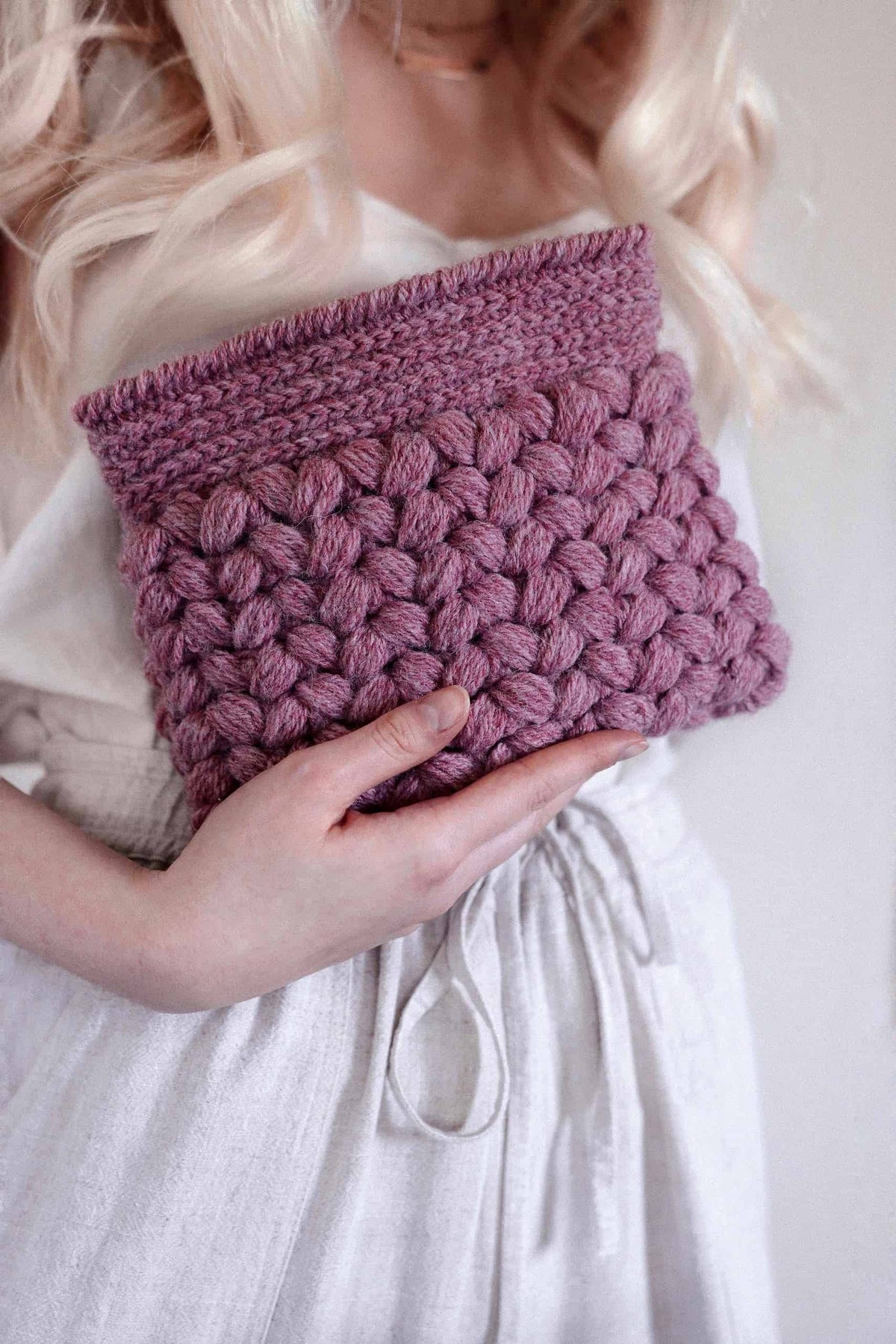 Textured puffy stitch crochet clutch bag pattern by Darling Jadore