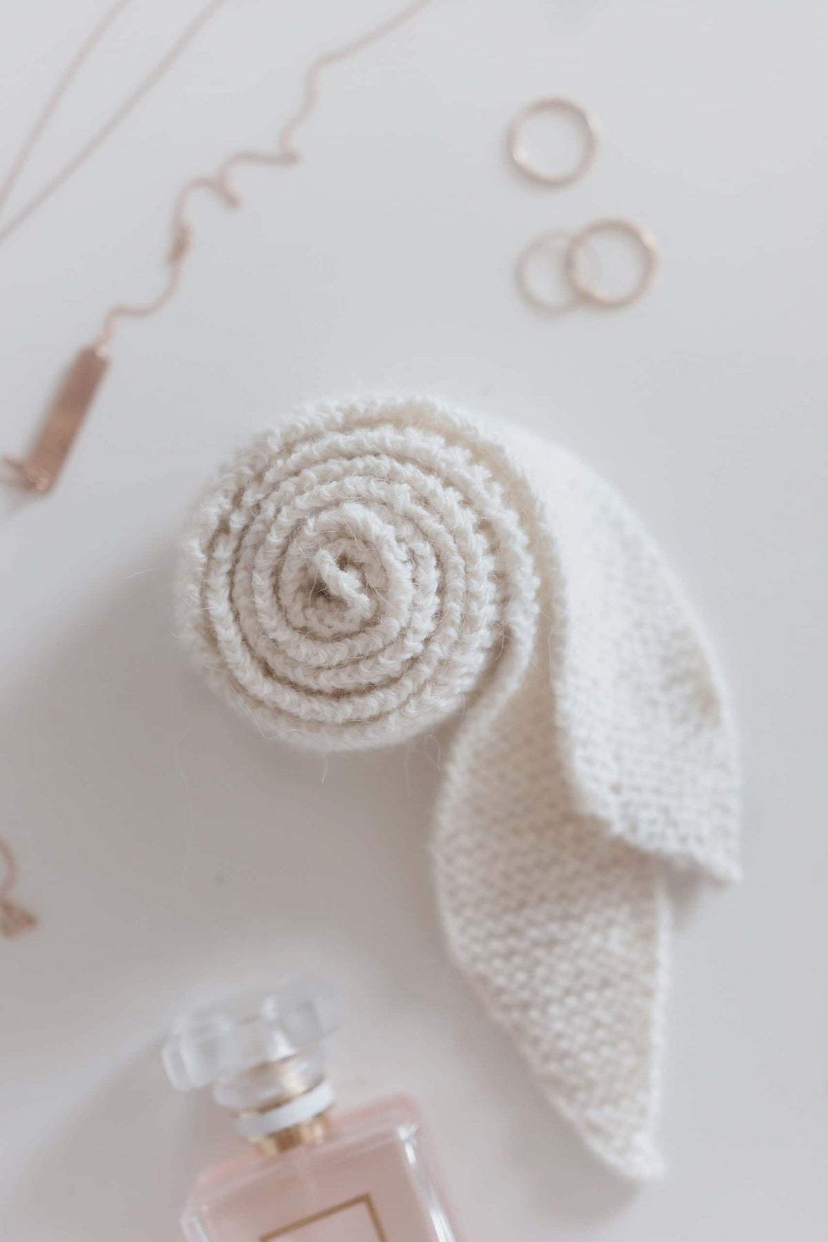 Knitted ribbon bow pattern in cream yarn close up detail