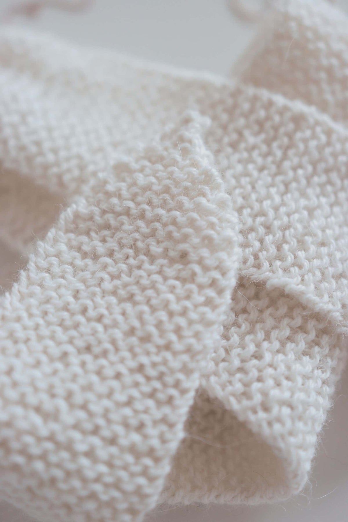 Simple beginner knitting pattern for hair ribbon accessory