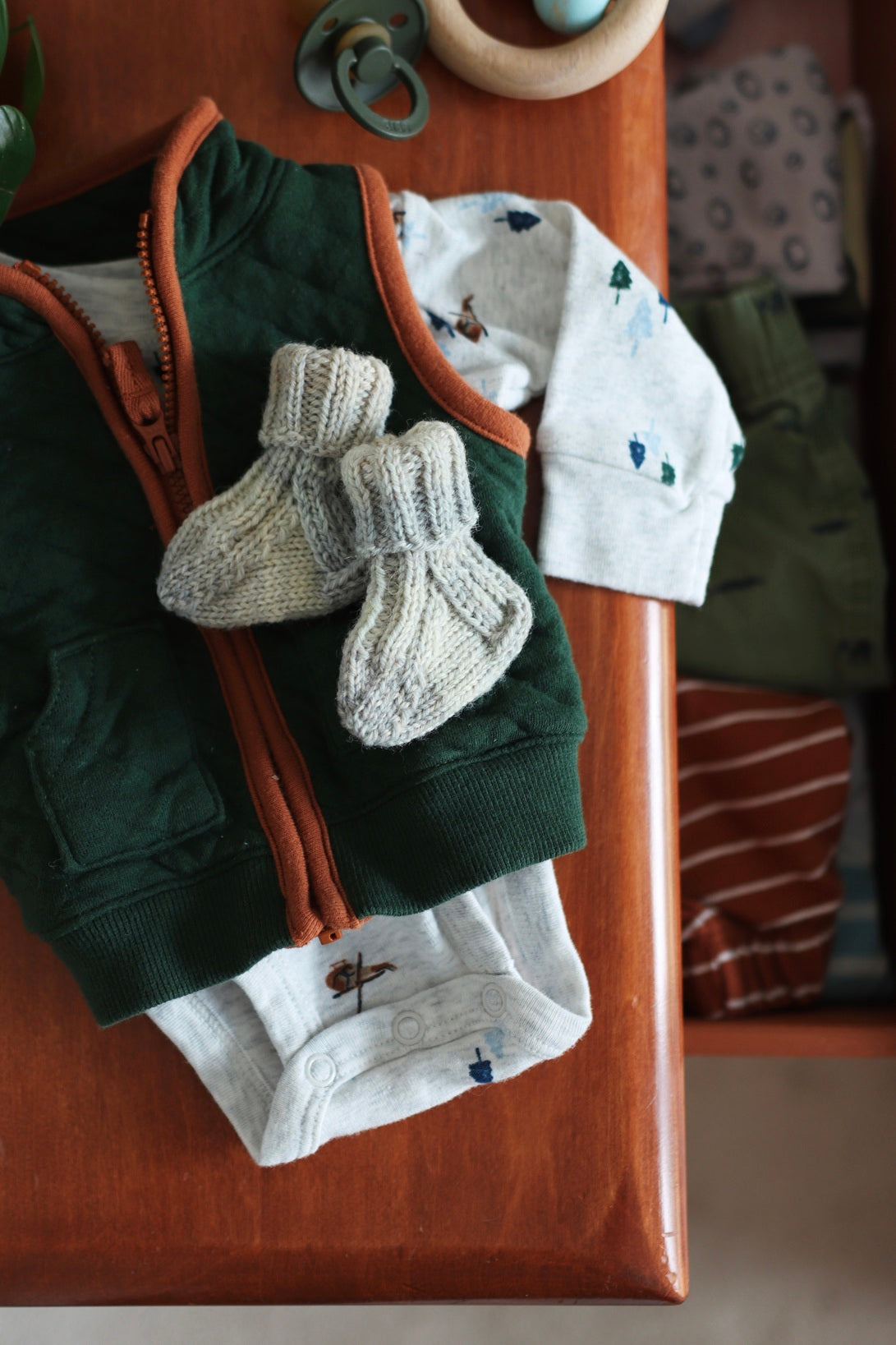 Simple newborn socks knitting pattern - perfect first baby knitting project