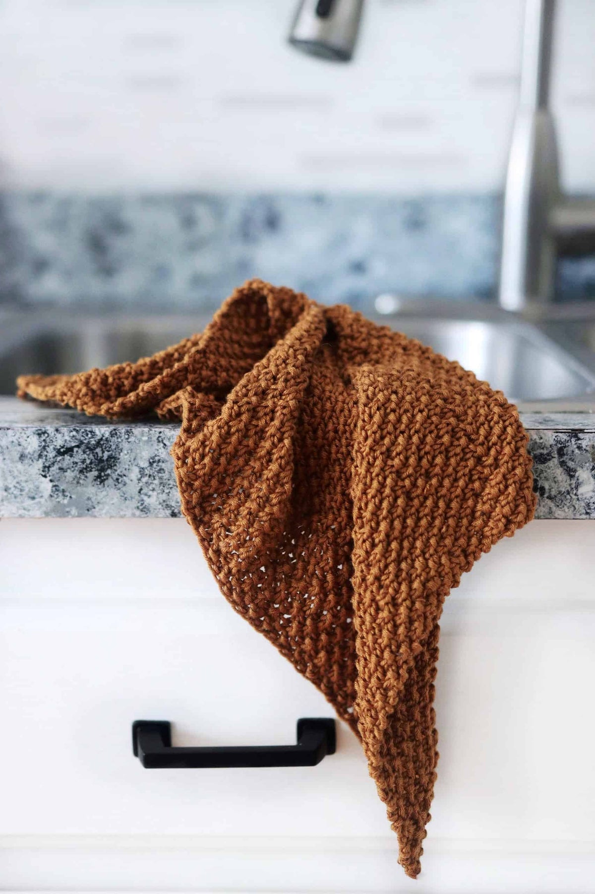 Eco-friendly knit tea towel pattern in sustainable cotton yarn - textured design for modern home