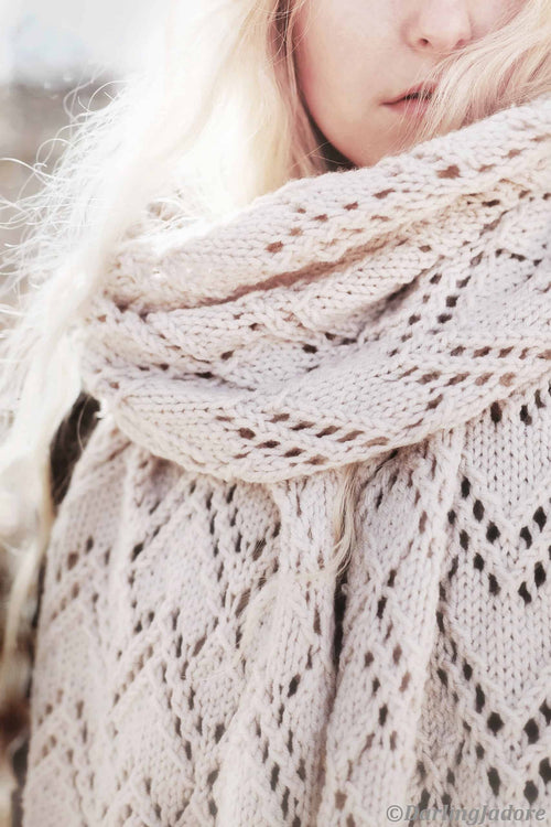 White lace scarf knitting pattern with geometric chevron design by Darling Jadore