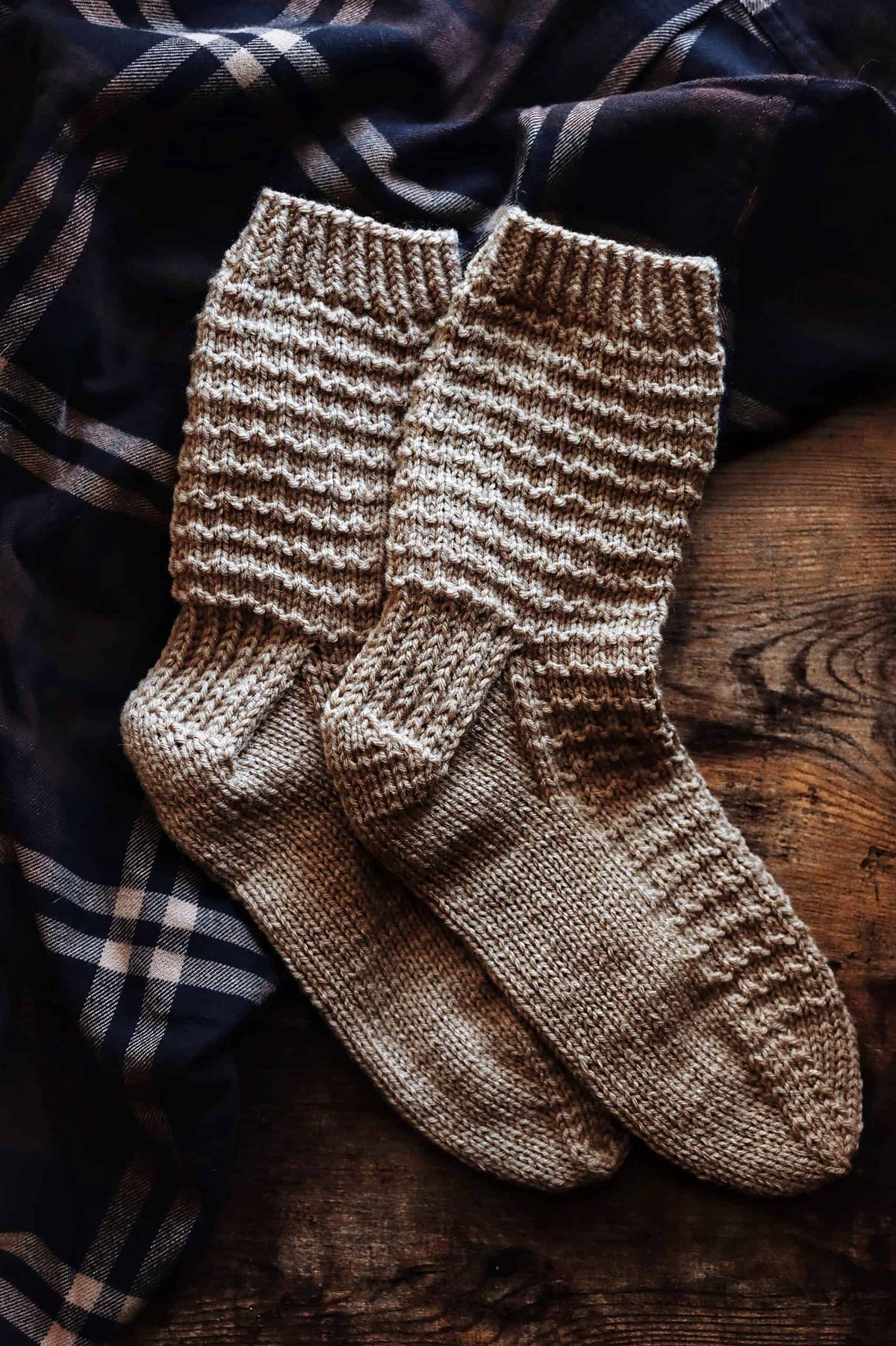 Easy men's socks knitting pattern showing textured stitch detail - Kodiak Socks by Darling Jadore