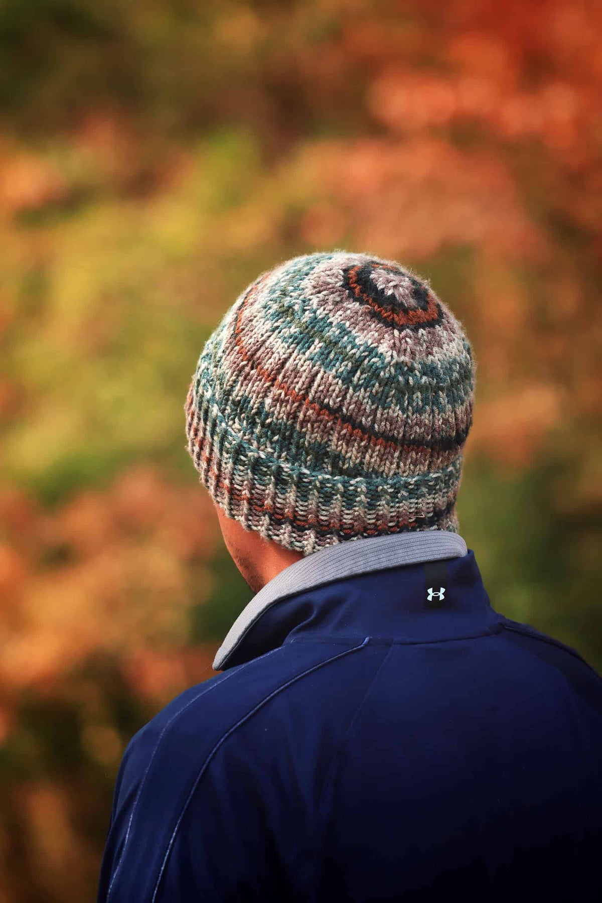 Camo beanie knitting pattern with ribbed fold-over brim in earthy tones