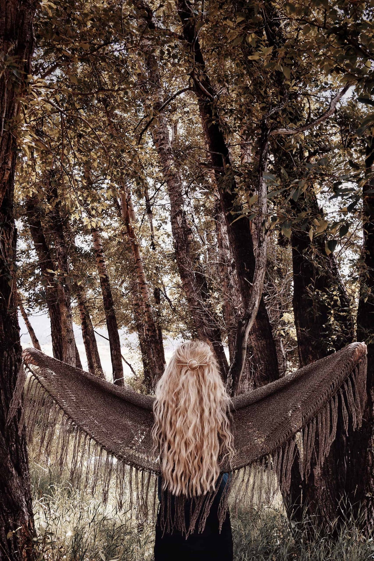 Half-circle shaped shawl with decorative tassels - timeless knitting pattern for beginners