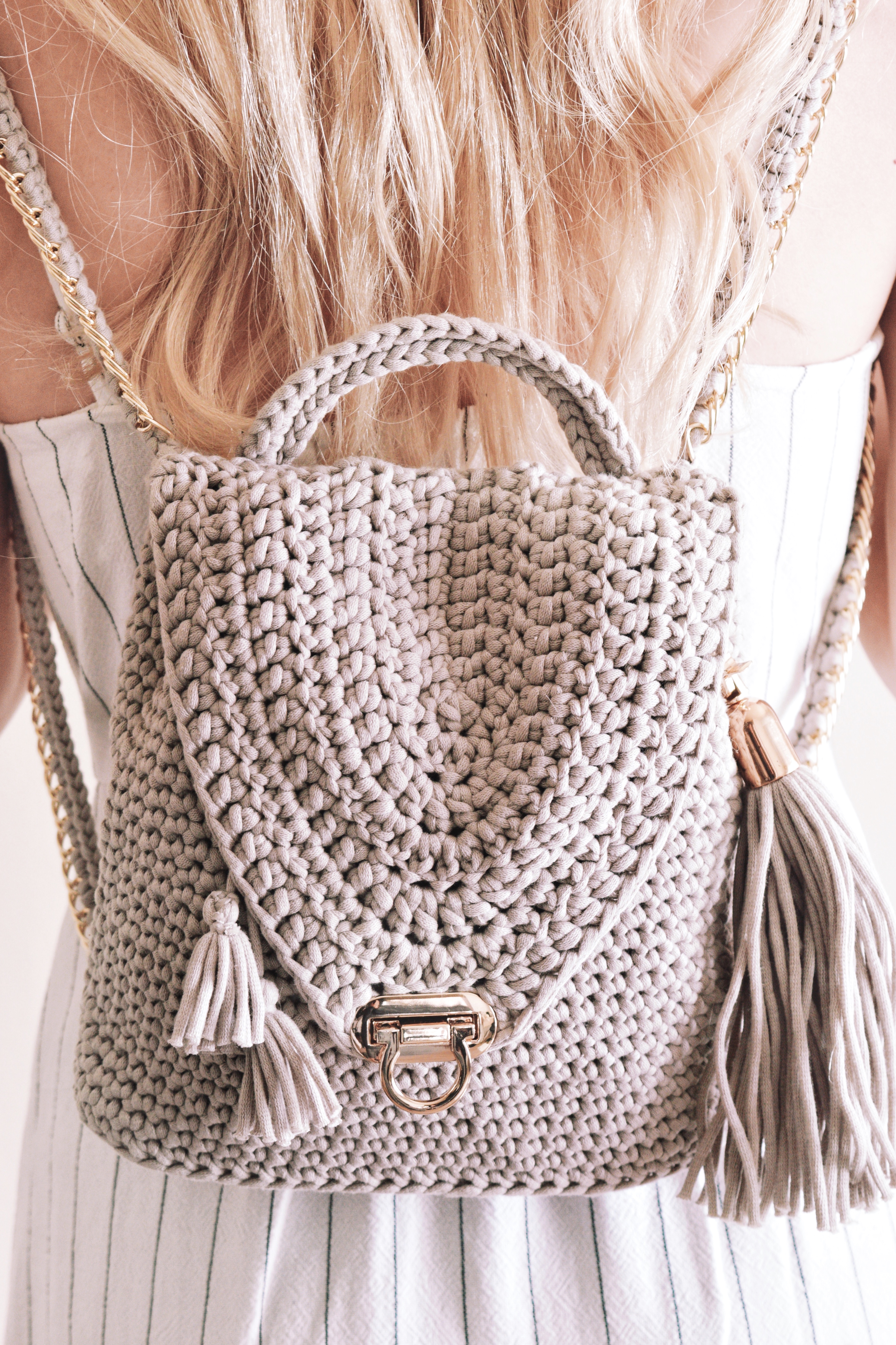 The Lola Bag Crochet Pattern ⨯ A Fashion Backpack Purse 