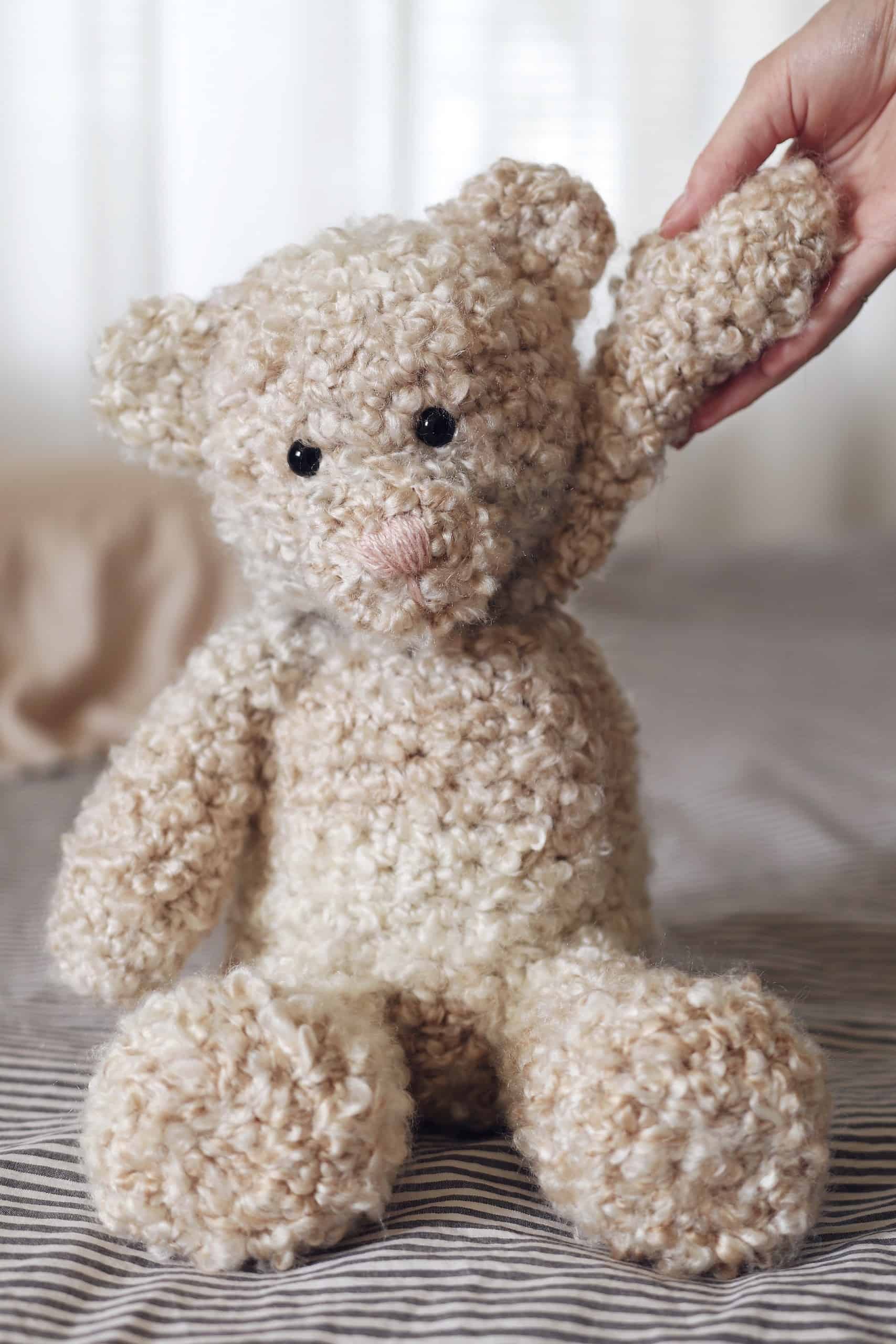 classic-teddy-bear-crochet-pattern-amigurumi-bear-darling-jadore