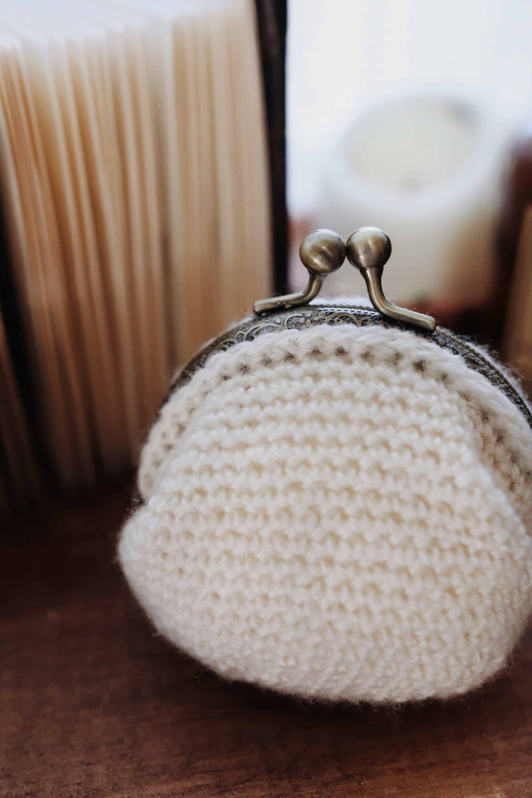 Get Organized with These Cute Crochet Coin Purses | Crochet shell stitch, Crochet  purse patterns, Crochet coin purse