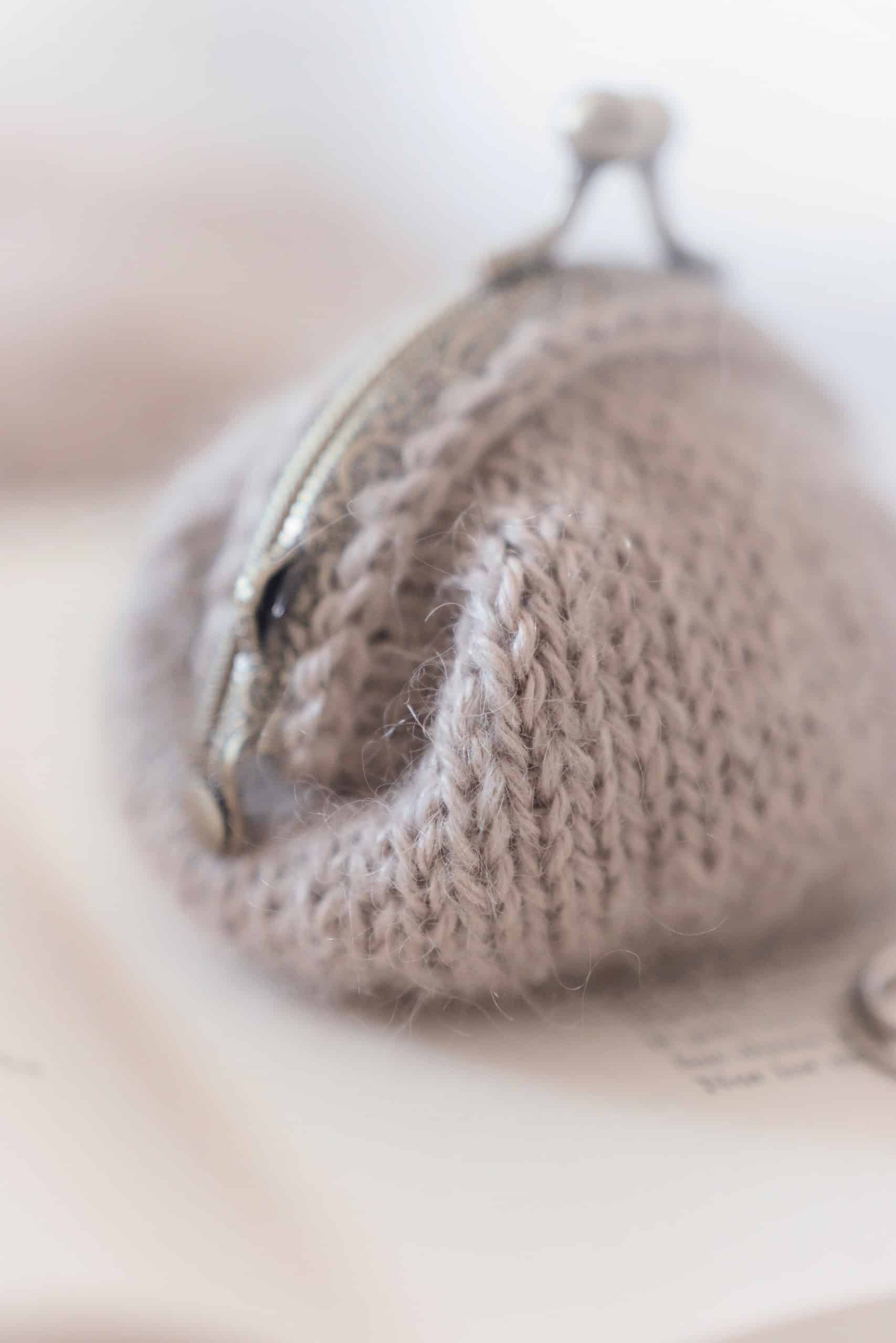 The Classic Coin Purse Knitting Pattern