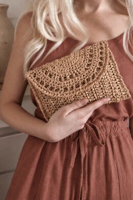 raffia clutch bag easy summer straw purse crochet pattern