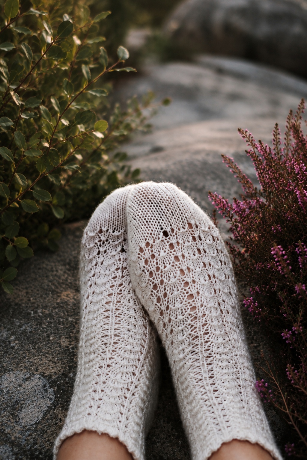 lace knit crew socks easy knitting pattern. knit women lace socks pattern rosehip socks