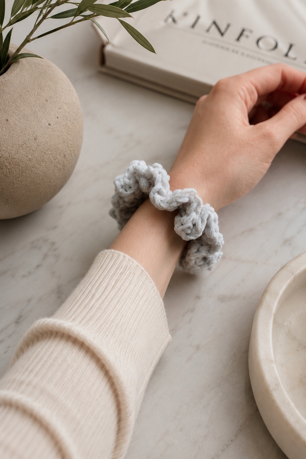 crochet velvet scrunchie easy crochet pattern beginner